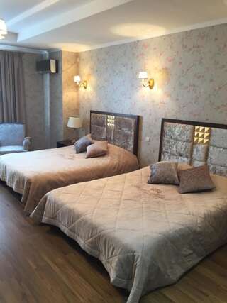 Гостиница LaVilla  Караганда Улучшенный двухместный номер с 2 двуспальными кроватями-4